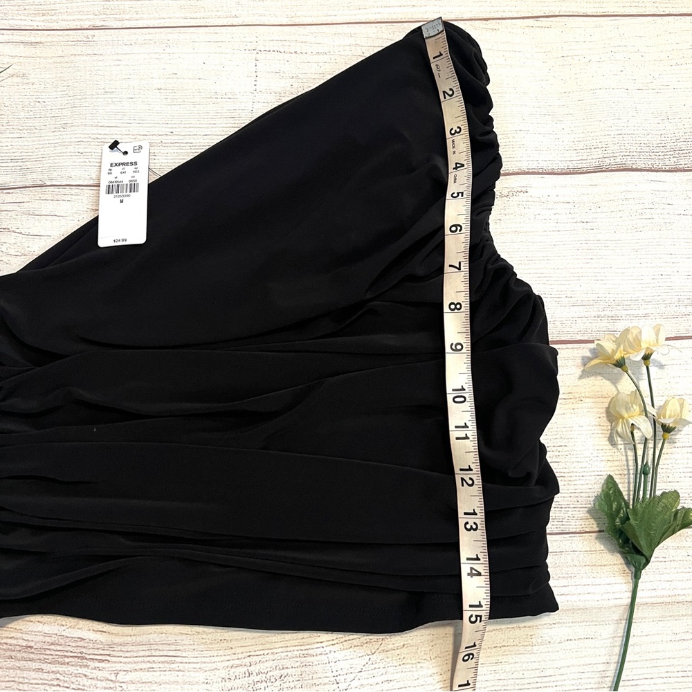 EXPRESS Fitted One Shoulder Ruched Cropped Tank - Picture 7 of 9